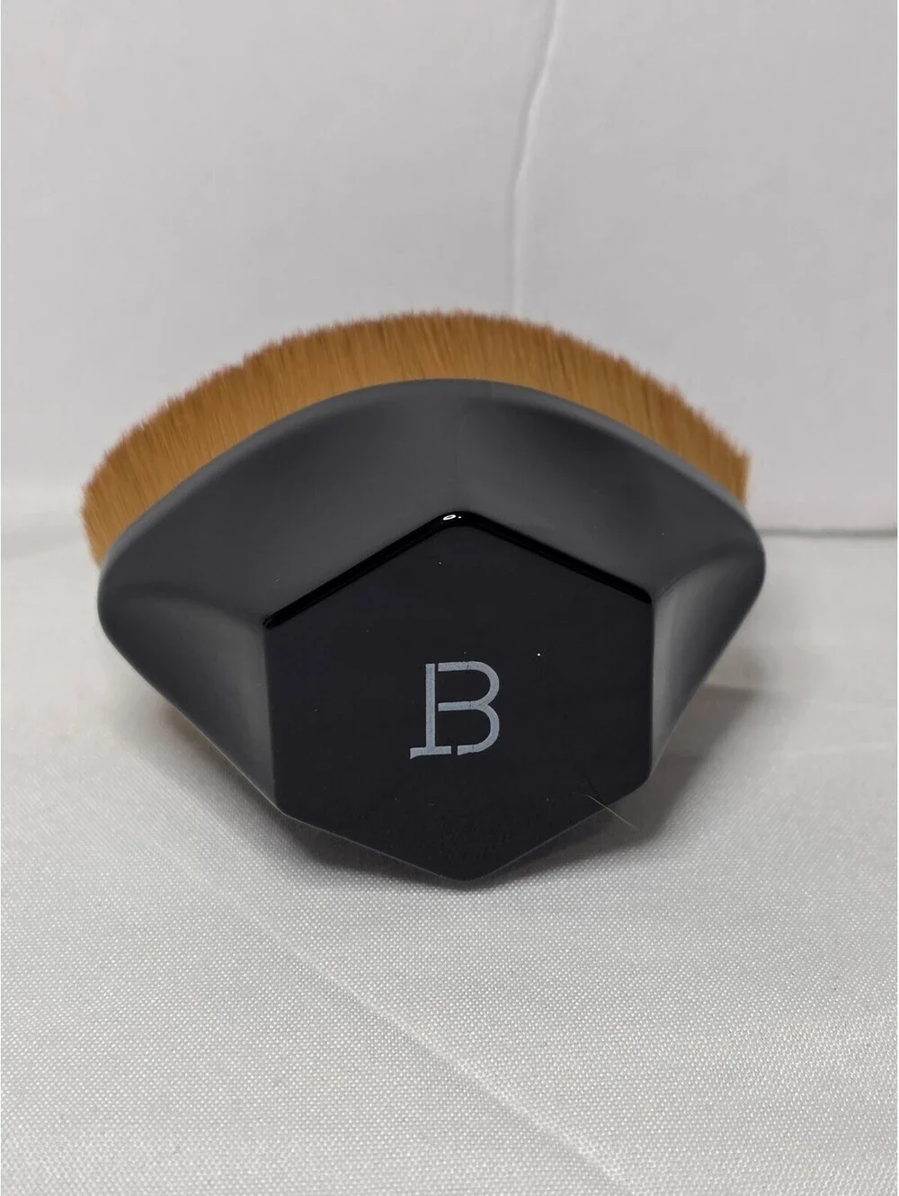 Beautiful Taste Makeup Brush with Soft Bristles and Ergonomic Handle